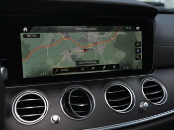 Mercedes-Benz E 300 e 4M AMG Night Panorama 360° AHK Distronic