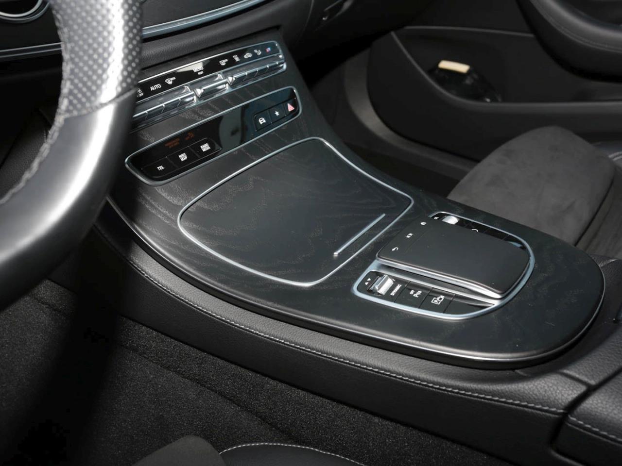 Mercedes-Benz E 300 e 4M AMG Night Panorama 360° AHK Distronic