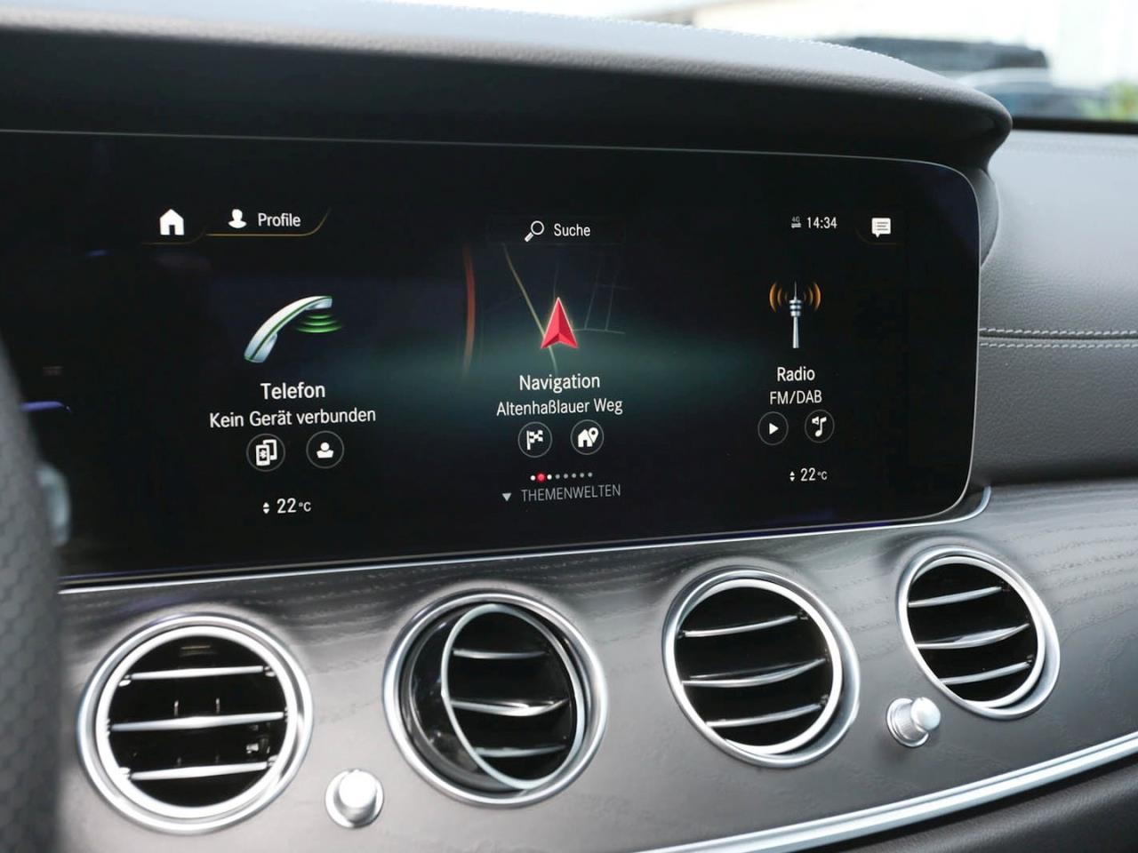 Mercedes-Benz E 300 e 4M AMG Night Panorama 360° AHK Distronic