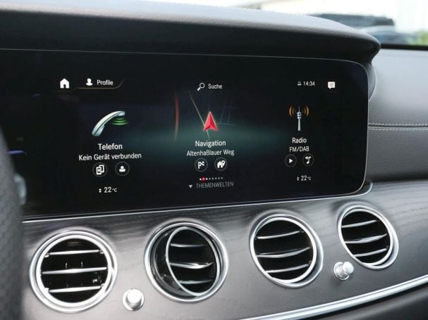 Mercedes-Benz E 300 e 4M AMG Night Panorama 360° AHK Distronic