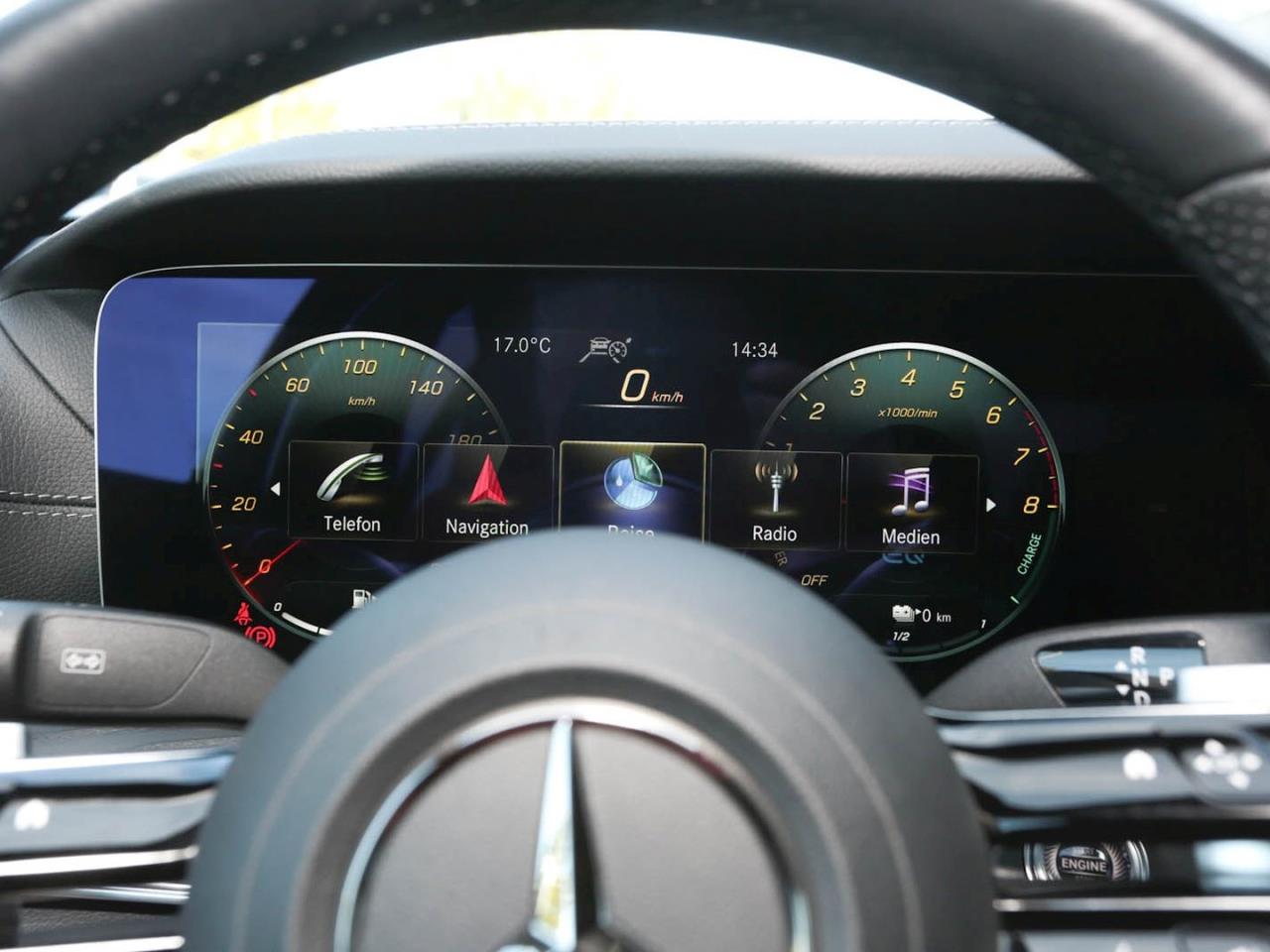 Mercedes-Benz E 300 e 4M AMG Night Panorama 360° AHK Distronic