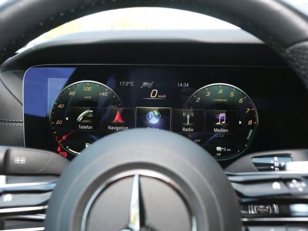 Mercedes-Benz E 300 e 4M AMG Night Panorama 360° AHK Distronic