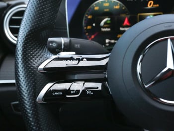 Mercedes-Benz E 300 e 4M AMG Night Panorama 360° AHK Distronic