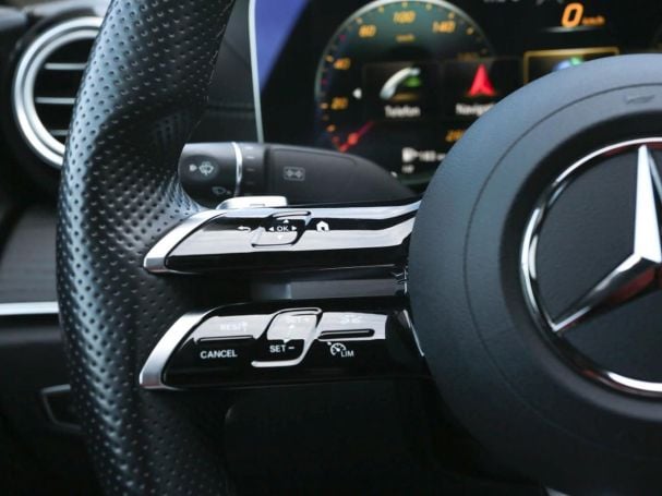 Mercedes-Benz E 300 e 4M AMG Night Panorama 360° AHK Distronic