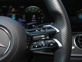 Mercedes-Benz E 300 e 4M AMG Night Panorama 360° AHK Distronic