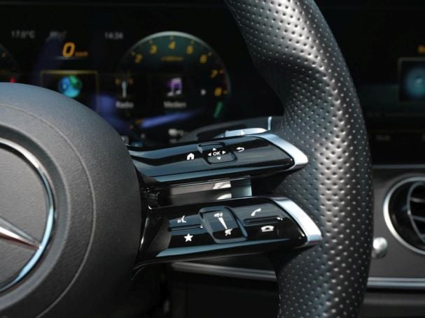 Mercedes-Benz E 300 e 4M AMG Night Panorama 360° AHK Distronic