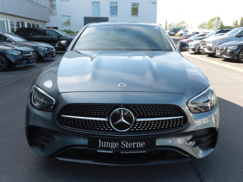 Mercedes-Benz E 300 e 4M AMG Night Panorama 360° AHK Distronic
