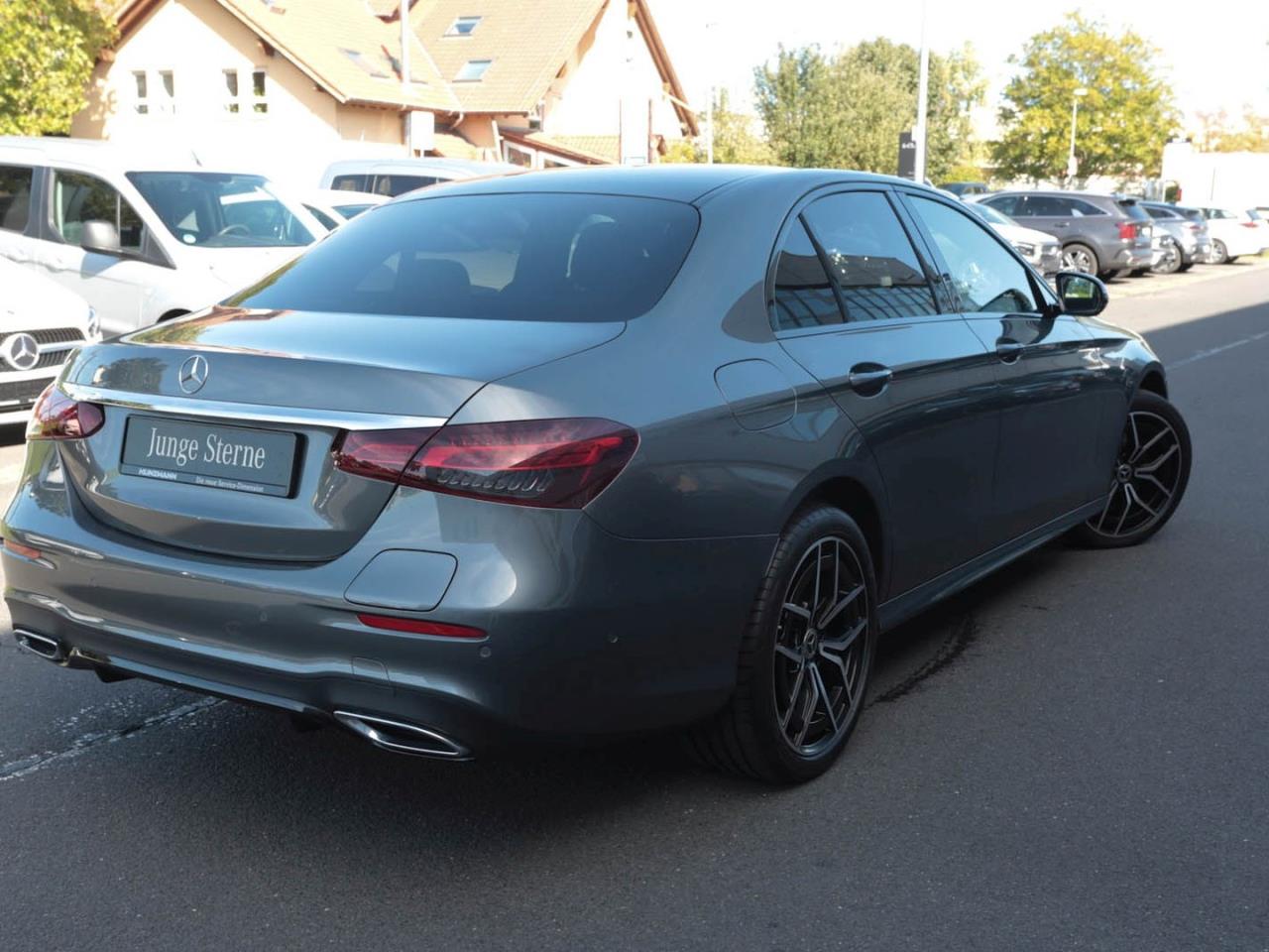 Mercedes-Benz E 300 e 4M AMG Night Panorama 360° AHK Distronic