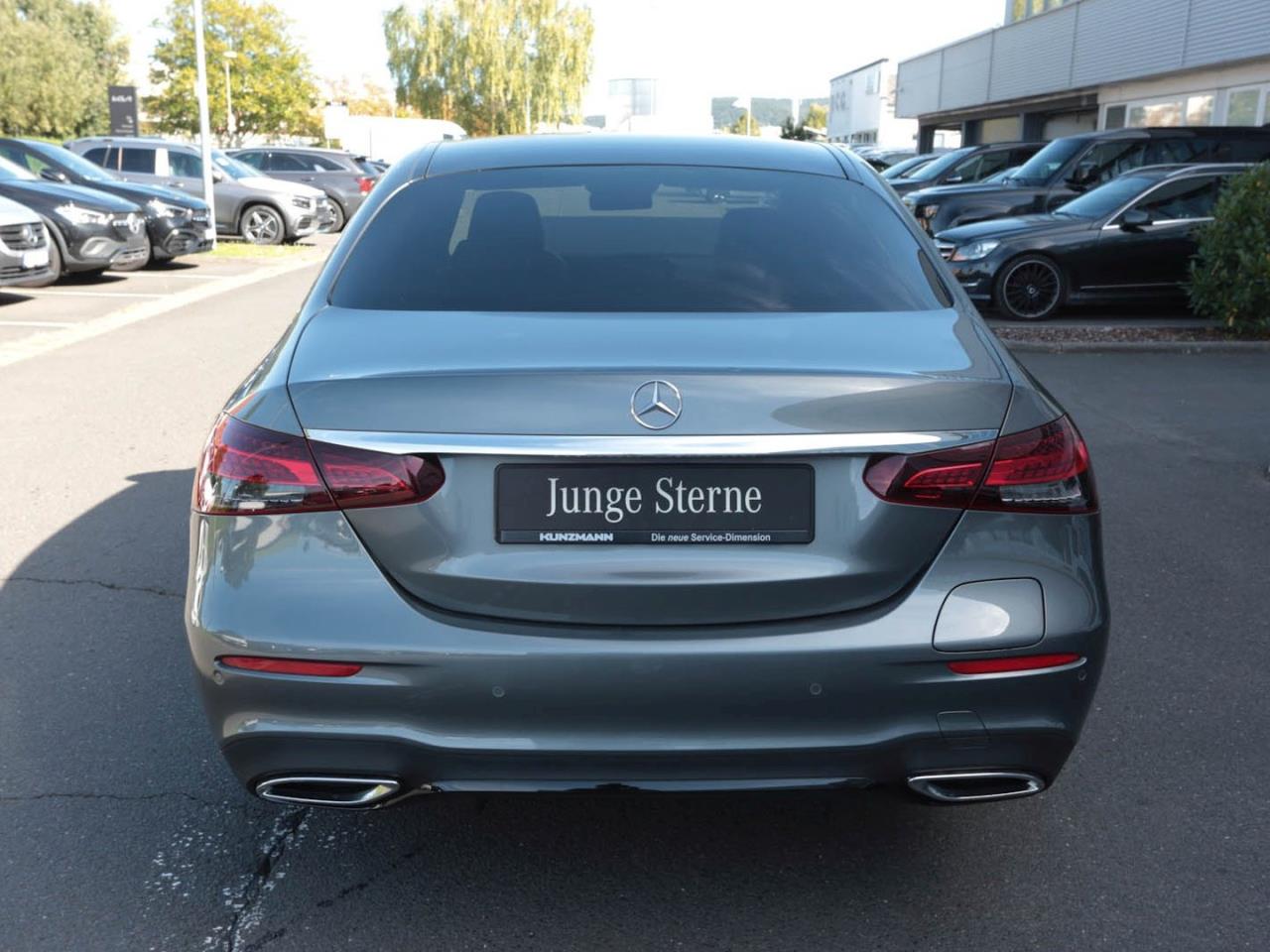 Mercedes-Benz E 300 e 4M AMG Night Panorama 360° AHK Distronic