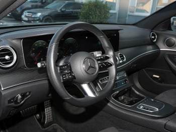 Mercedes-Benz E 300 e 4M AMG Night Panorama 360° AHK Distronic