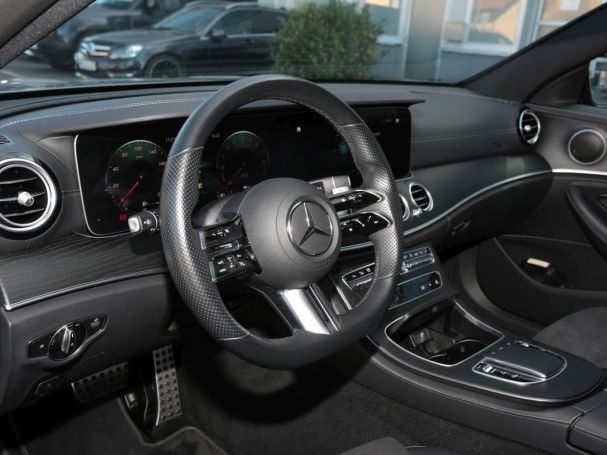 Mercedes-Benz E 300 e 4M AMG Night Panorama 360° AHK Distronic Mercedes-Benz E 300 e 4M AMG Night Panorama 360° AHK Distronic