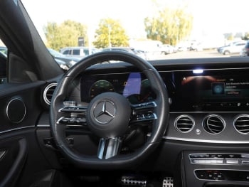 Mercedes-Benz E 300 e 4M AMG Night Panorama 360° AHK Distronic