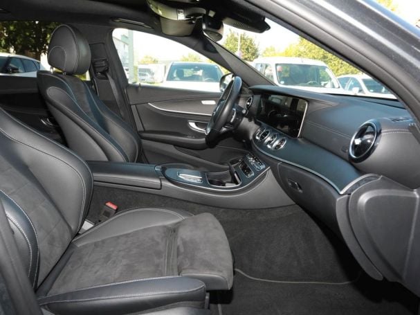 Mercedes-Benz E 300 e 4M AMG Night Panorama 360° AHK Distronic