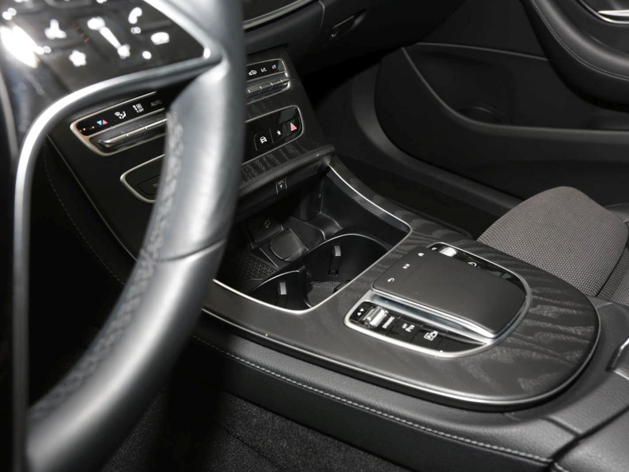 Mercedes-Benz E 300 e  Avantgarde Night Panorama Distronic+