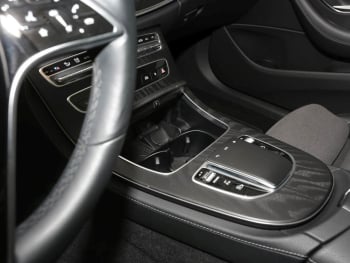 Mercedes-Benz E 300 e  Avantgarde Night Panorama Distronic+