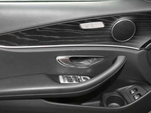 Mercedes-Benz E 300 e Avantgarde Night Panorama Distronic+ Mercedes-Benz E 300 e Avantgarde Night Panorama Distronic+