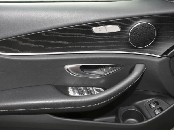 Mercedes-Benz E 300 e  Avantgarde Night Panorama Distronic+