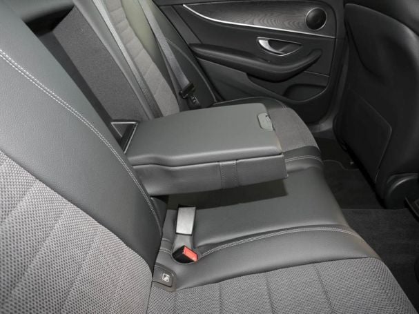 Mercedes-Benz E 300 e Avantgarde Night Panorama Distronic+ Mercedes-Benz E 300 e Avantgarde Night Panorama Distronic+