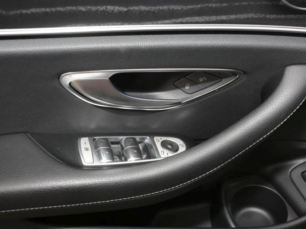 Mercedes-Benz E 300 e  Avantgarde Night Panorama Distronic+