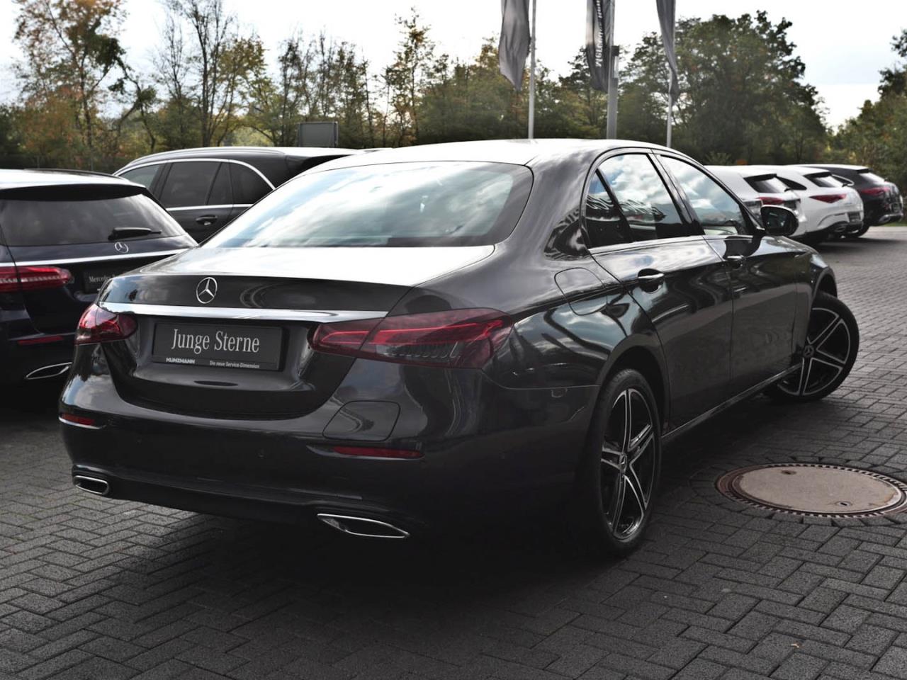 Mercedes-Benz E 300 e  Avantgarde Night Panorama Distronic+