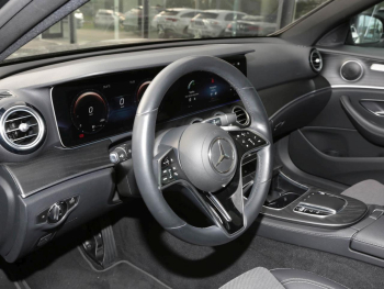 Mercedes-Benz E 300 e  Avantgarde Night Panorama Distronic+
