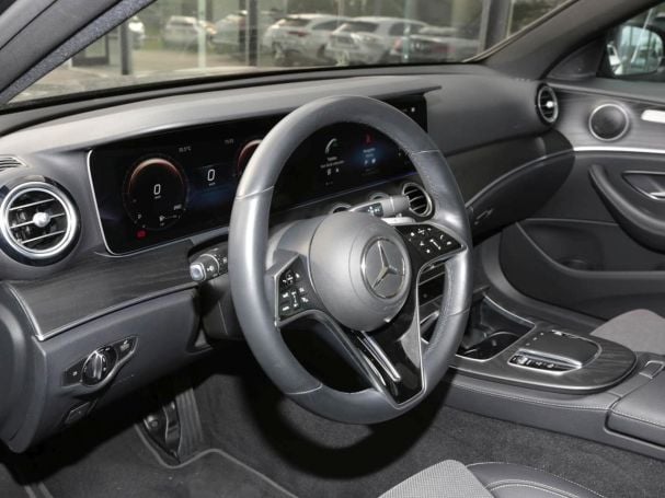 Mercedes-Benz E 300 e  Avantgarde Night Panorama Distronic+