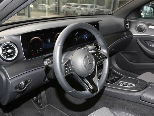 Mercedes-Benz E 300 e  Avantgarde Night Panorama Distronic+