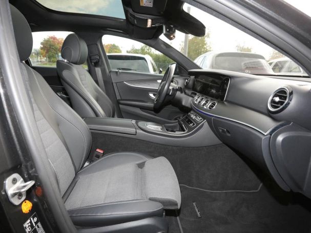 Mercedes-Benz E 300 e  Avantgarde Night Panorama Distronic+