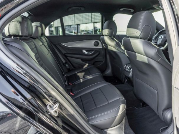 Mercedes-Benz E 300 e  AMG Night MBUXNavi+ Kamera HeadUp AHK