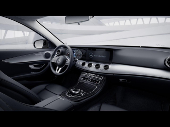 Mercedes-Benz E 450 4M AMG Night Schiebedach Park-Paket