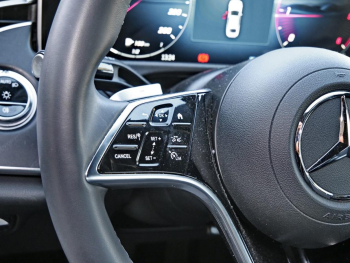 Mercedes-Benz E 220 d Avantgarde Distronic Airmatic Head-up