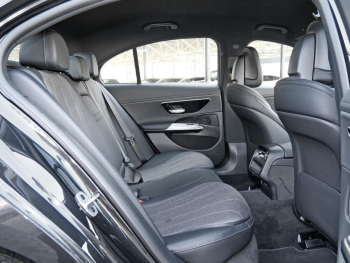 Mercedes-Benz E 220 d Avantgarde Distronic Airmatic Head-up