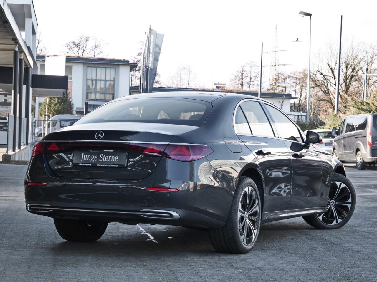 Mercedes-Benz E 220 d Avantgarde Distronic Airmatic Head-up