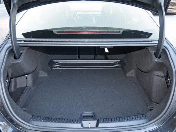 Mercedes-Benz E 220 d Avantgarde Distronic Airmatic Head-up