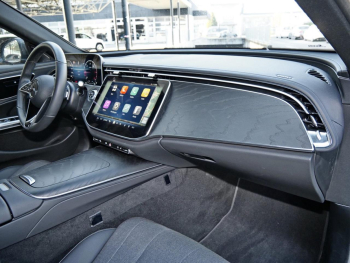 Mercedes-Benz E 220 d Avantgarde Distronic Airmatic Head-up