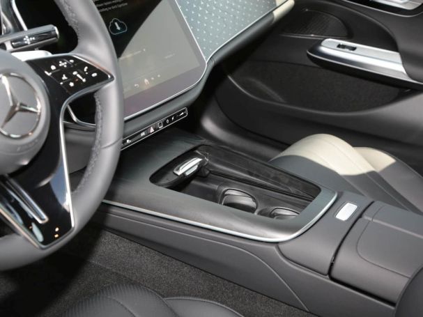 Mercedes-Benz E 220 d Limousine Taxi Avantgarde Distronic 360° Mercedes-Benz E 220 d Limousine Taxi Avantgarde Distronic 360°