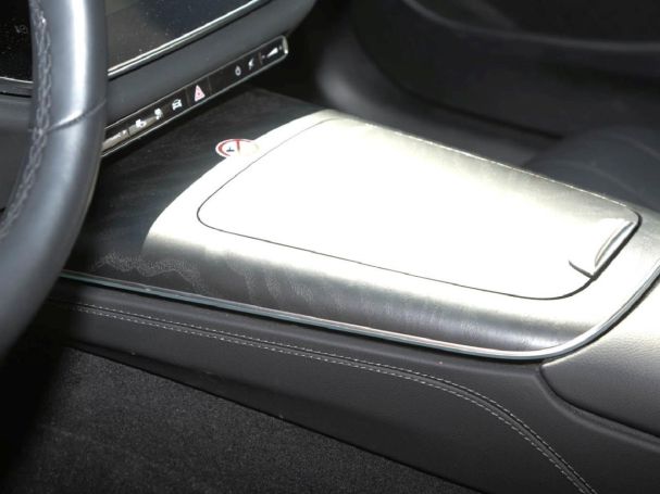 Mercedes-Benz E 300 de Avantgarde Superscreen Memory 360° Mercedes-Benz E 300 de Avantgarde Superscreen Memory 360°