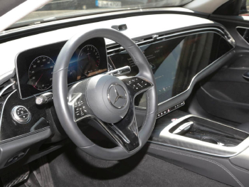 Mercedes-Benz E 300 de Avantgarde Superscreen Memory 360°