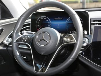 Mercedes-Benz E 300 de Avantgarde Superscreen Memory 360°