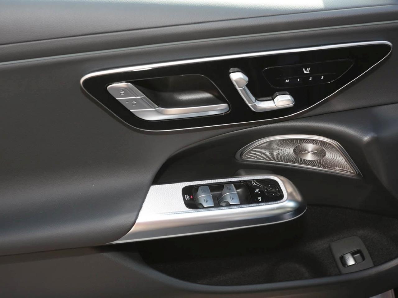 Mercedes-Benz E 300 de Avantgarde Navi Memory Burmester 360°