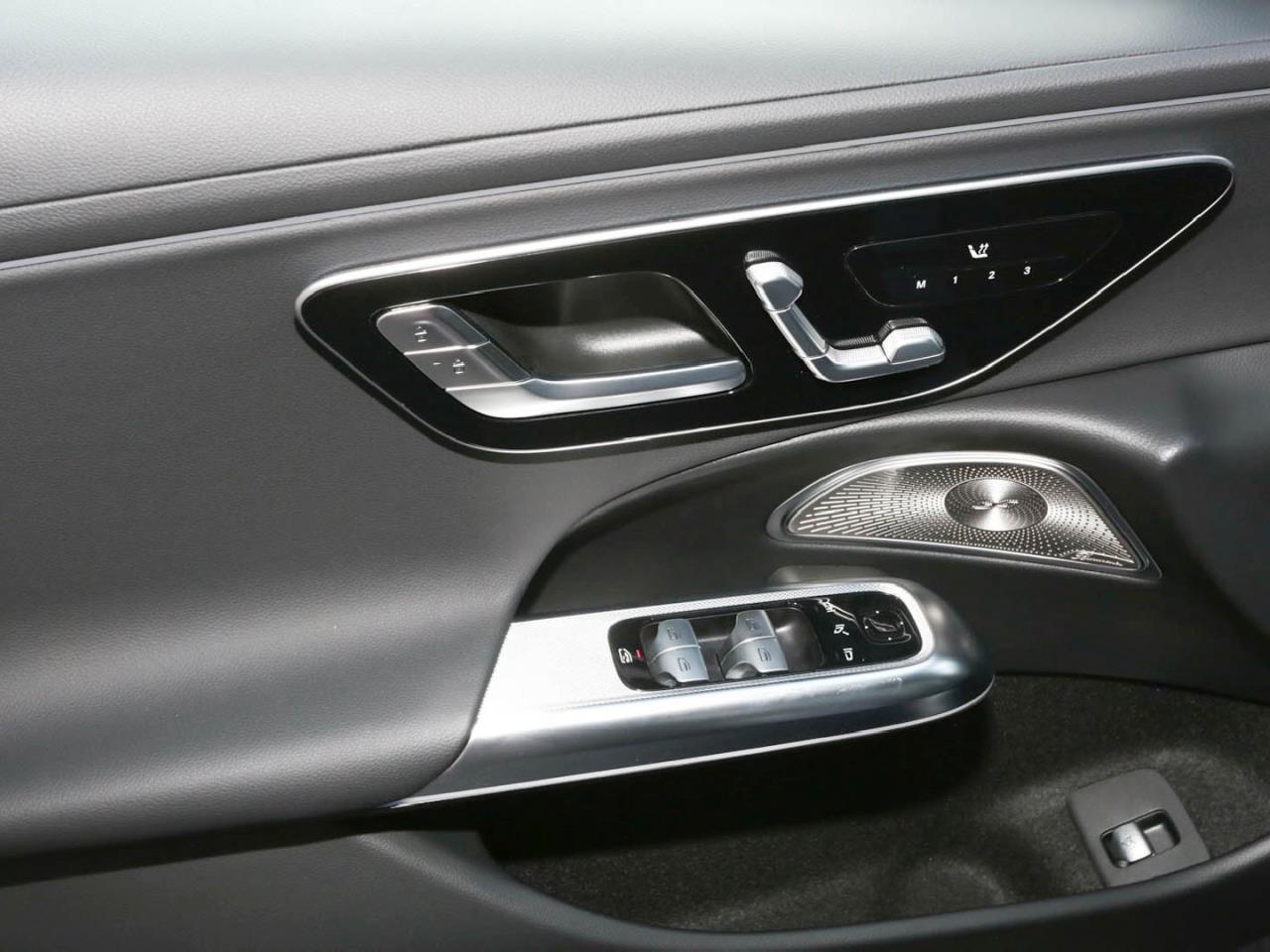 Mercedes-Benz E 300 de Avantgarde Navi Memory Burmester 360°