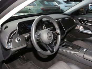 Mercedes-Benz E 300 de Avantgarde Navi Memory Burmester 360°