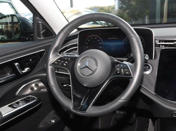 Mercedes-Benz E 300 de Avantgarde Navi Memory Burmester 360°