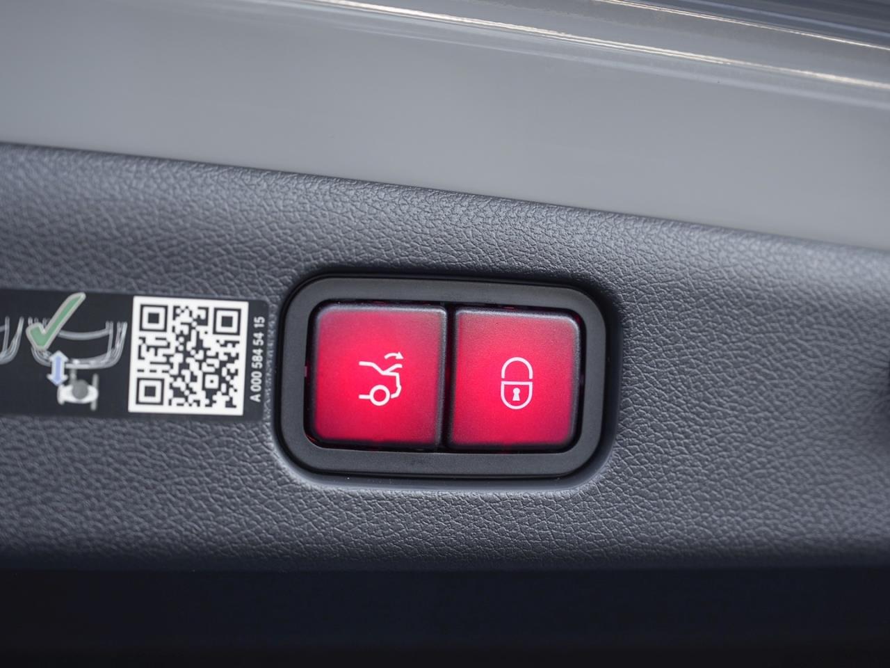 Mercedes-Benz E 300 e Exclusive Panorama Memory AHK NP 92.689