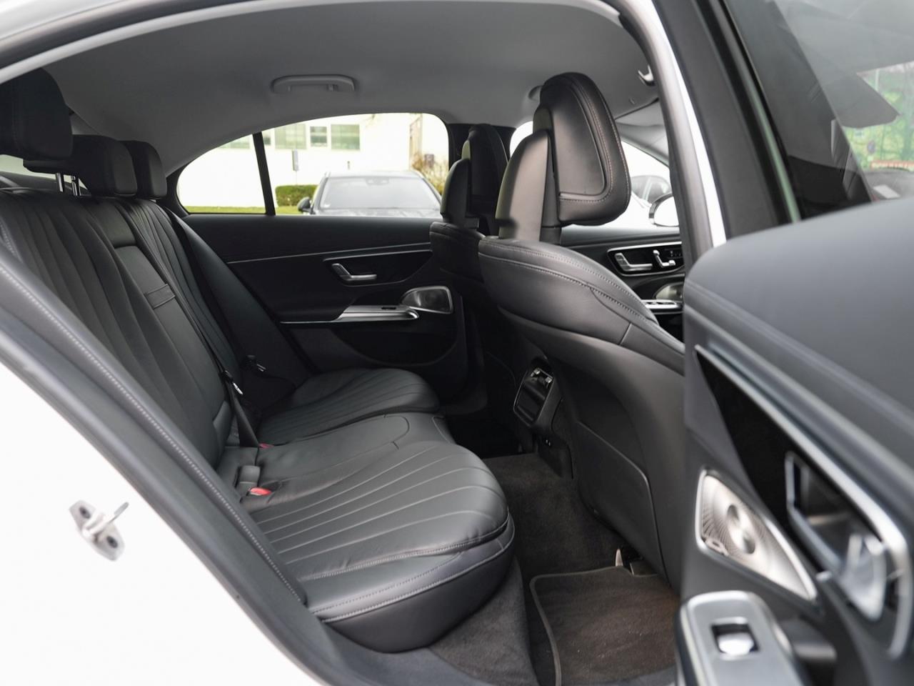 Mercedes-Benz E 300 e Avantgarde Superscreen Distronic 360°