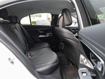 Mercedes-Benz E 300 e Avantgarde Superscreen Distronic 360°