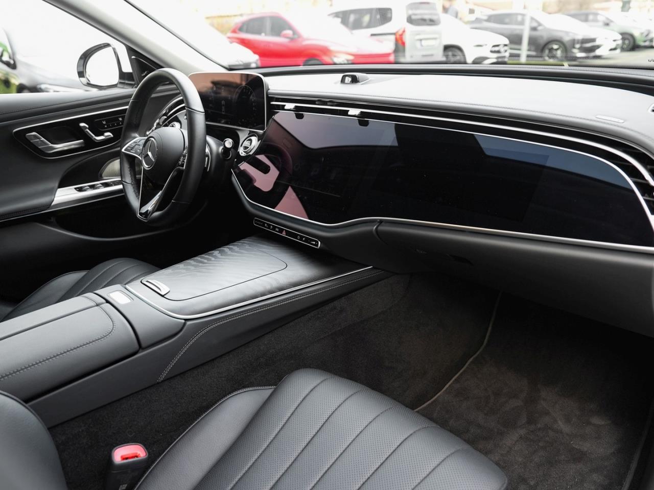 Mercedes-Benz E 300 e Avantgarde Superscreen Distronic 360°