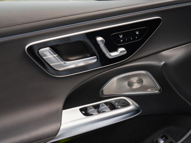 Mercedes-Benz E 300 e Avantgarde Superscreen Distronic 360°