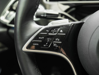 Mercedes-Benz E 300 e Avantgarde Superscreen Distronic 360°