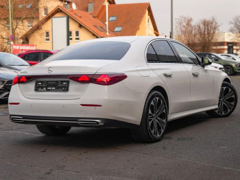 Mercedes-Benz E 300 e Avantgarde Superscreen Distronic 360°